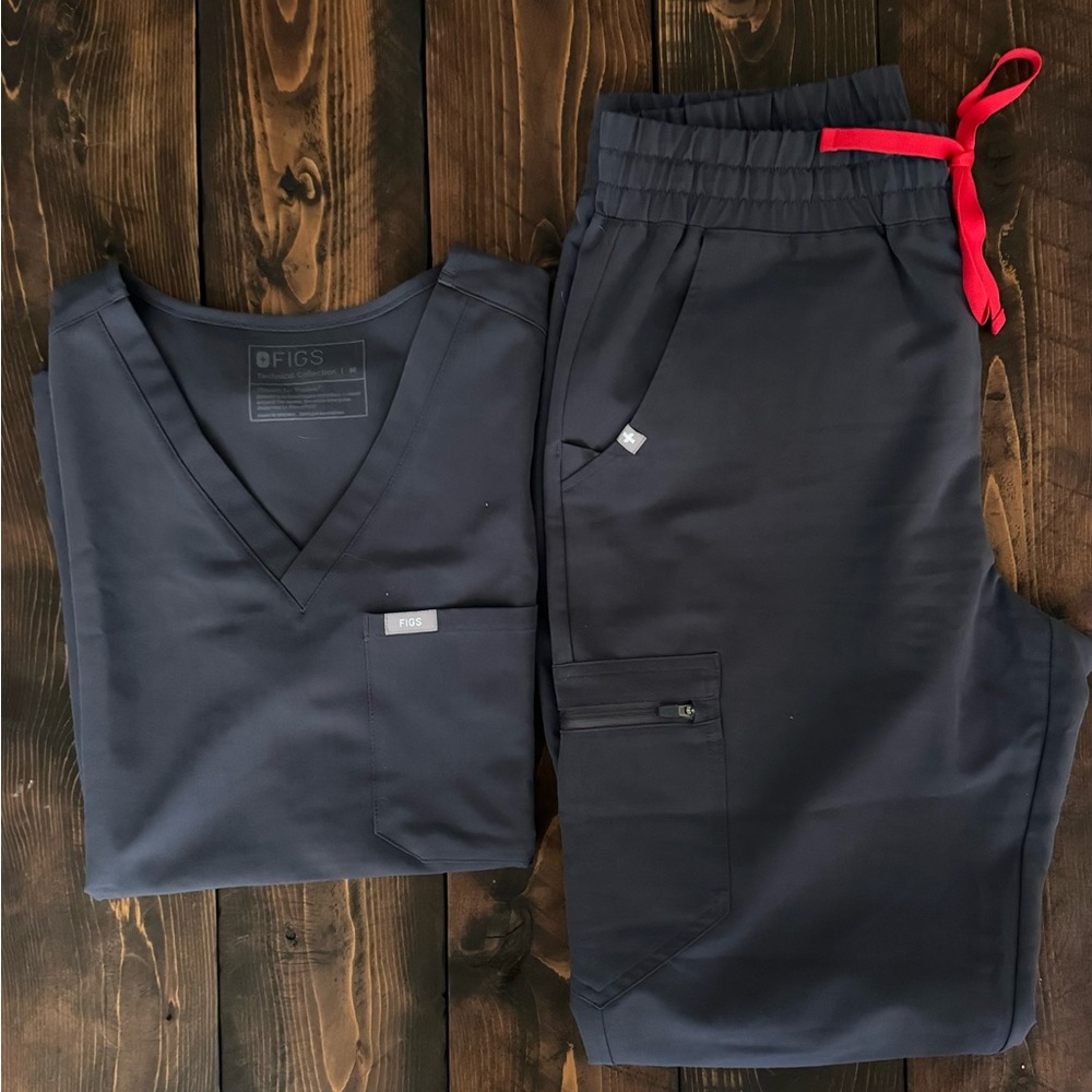 Figs Scrubs Charcoal Medium Set